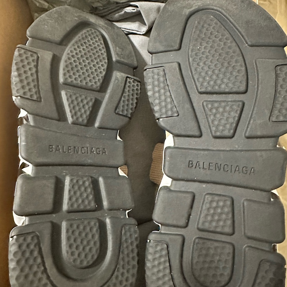 Balenciaga Beige Speed Trainer Sneakers - Picture 5 of 8